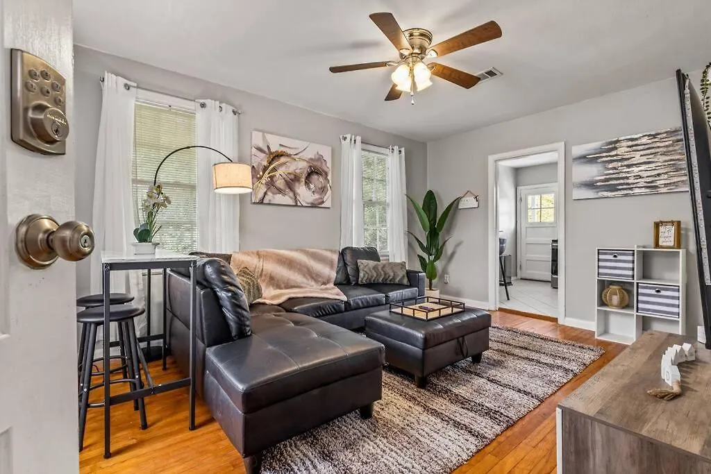 East Hill Retreat Near Beaches & Downtown Pensacola