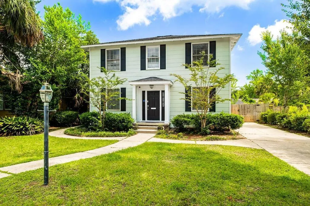 East Hill Retreat Near Beaches & Downtown Pensacola